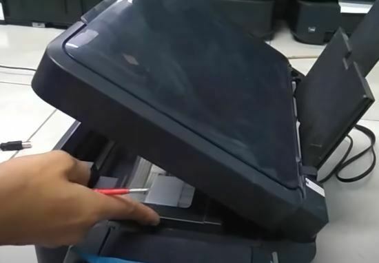 Lepaskan Casing Printer