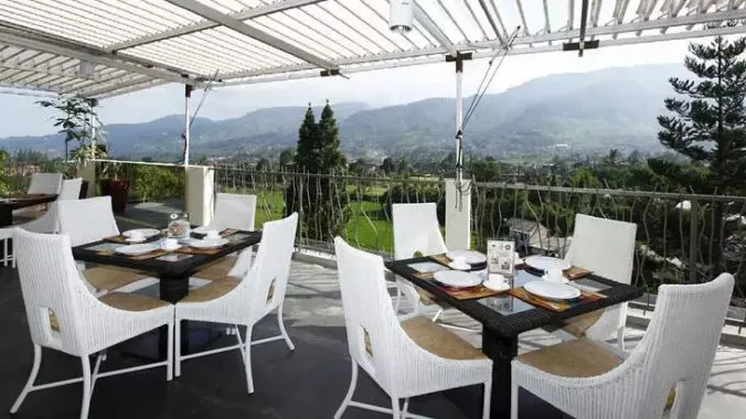 Sky Garden Resto dengan view bagus dan buka 24 jam