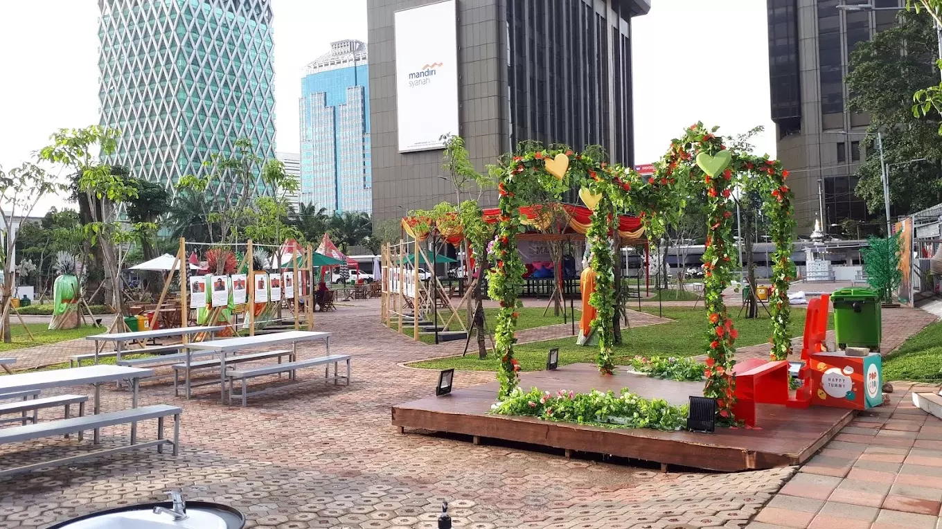 Thamrin 10 Food & Creative Park