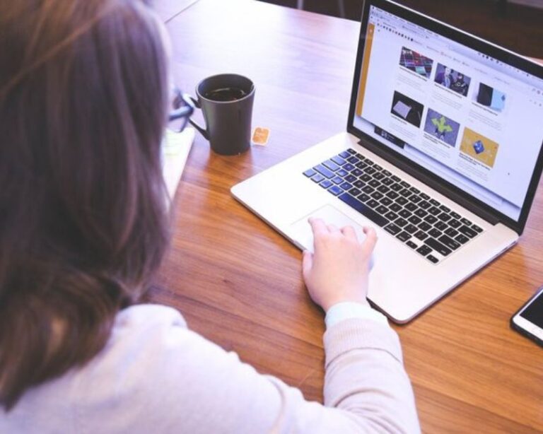 cara split screen di laptop