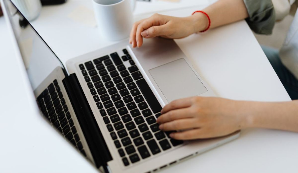 cara uninstall aplikasi di laptop windows 10